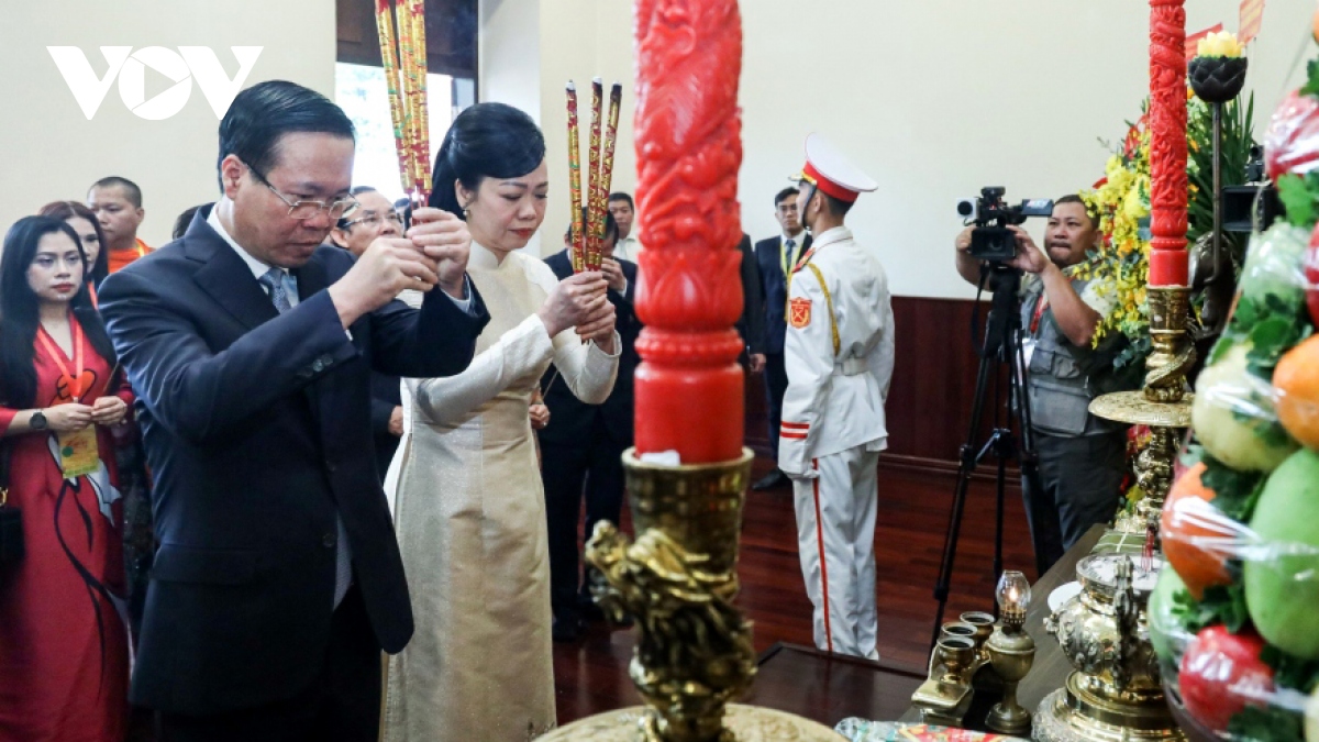 President, Vietnamese expatriates commemorate nation's ancestors in HCM City